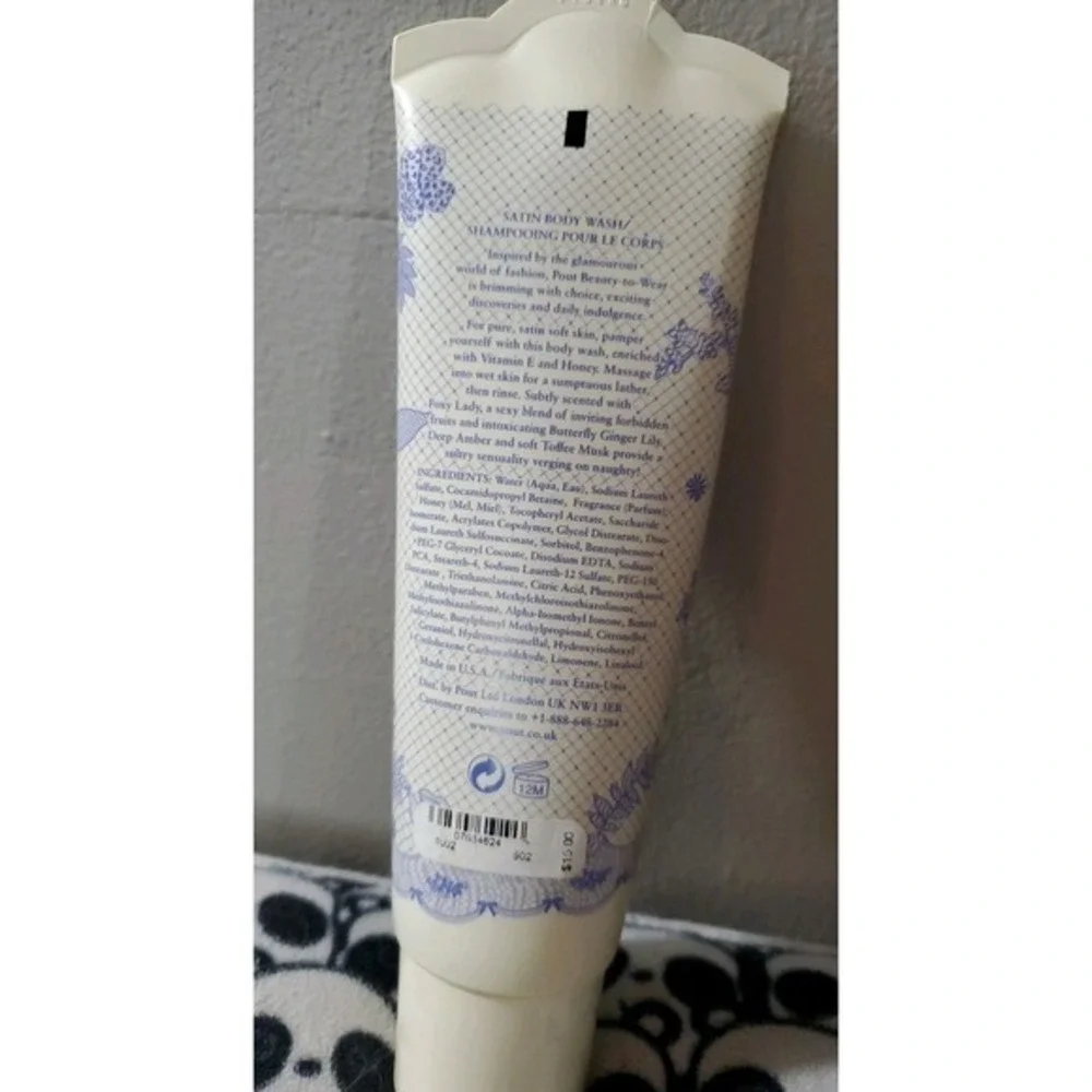 VICTORIA'S SECRET POUT Beauty -to-Wear FOXY‎ LADY Body Wash